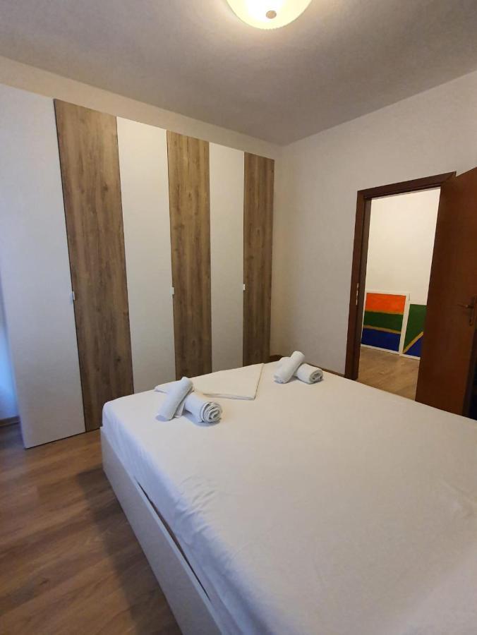 Heris'S Apartment ติรานา ภายนอก รูปภาพ